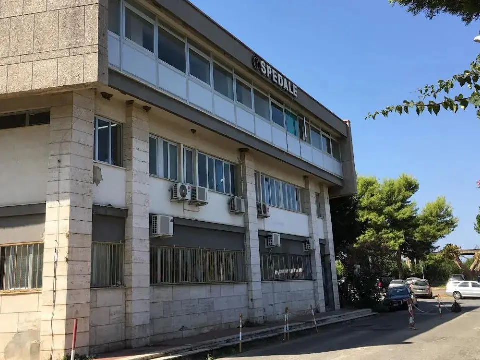 Ospedale di Tropea, Piperno (Smi) accusa l’Asp: «Non dà risposte a carenze croniche, reparti fermi e assunzioni bloccate»