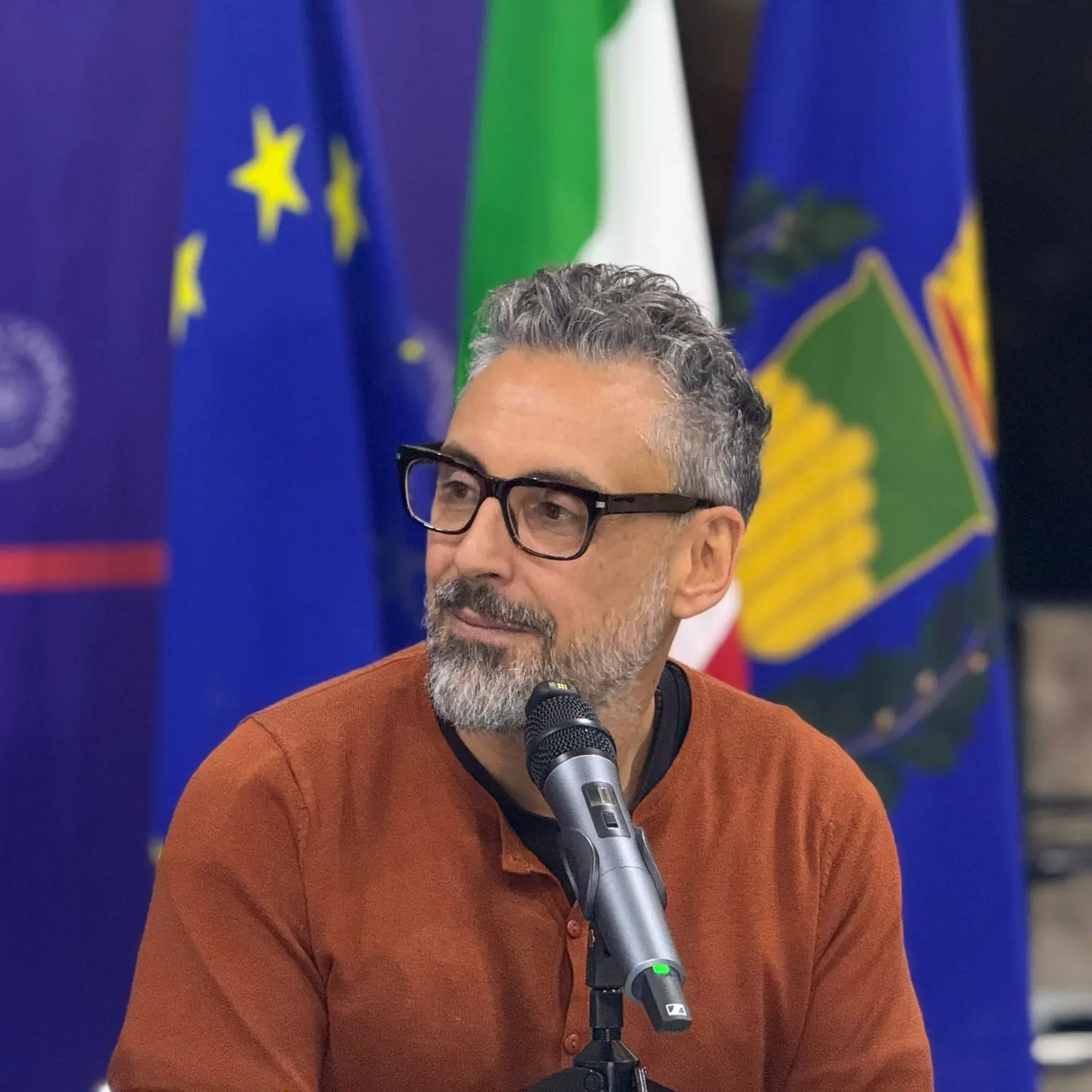 Cosenza, Brunori e il capodanno identitario in piazza: «Ci “scialeremo”»