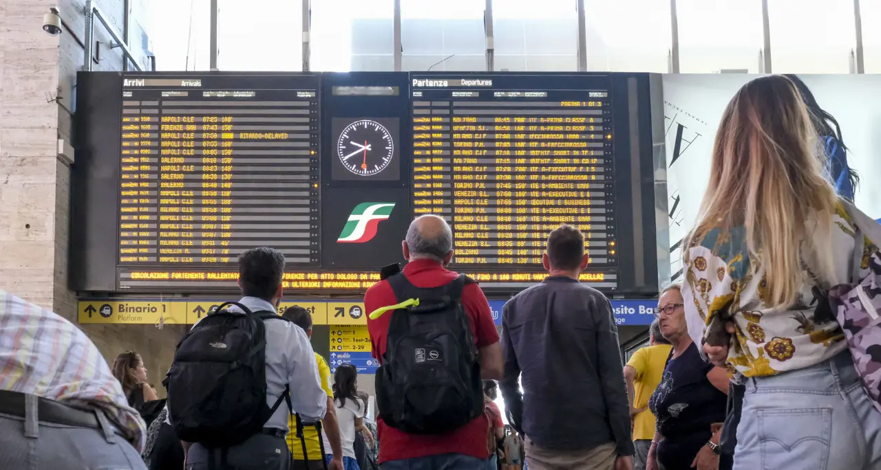 Sciopero\u00A0venerdì 28 novembre, dai treni a bus e scuola: ecco chi si ferma, orari e fasce garantite