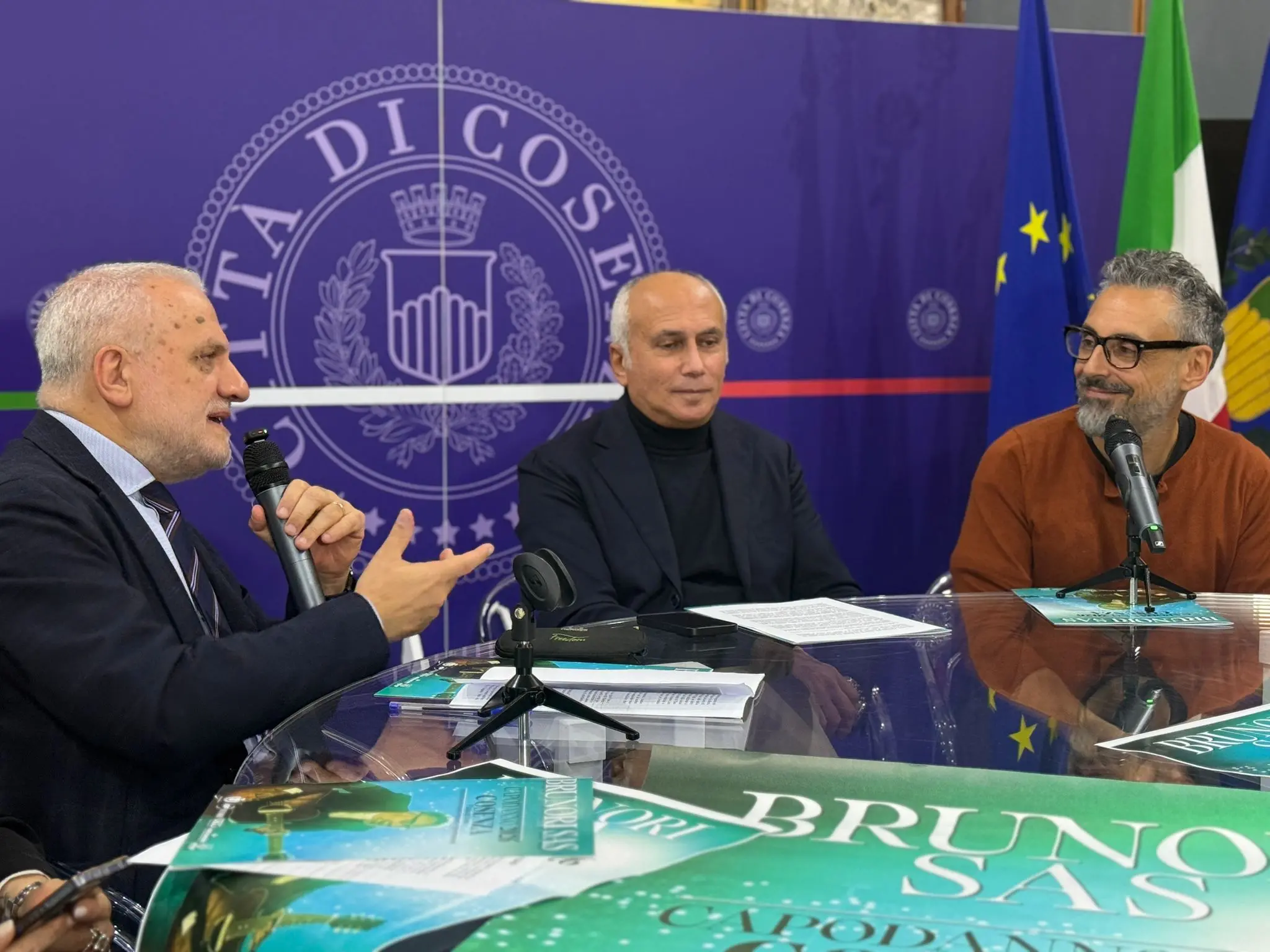 Capodanno, maxischermi a Cosenza per il concerto di Brunori. Il costo dell’evento