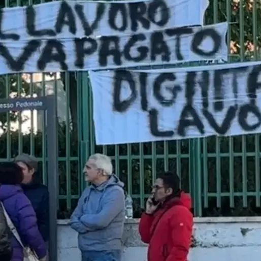 Protesta dei lavoratori del servizio pulizie al “Giannettasio” per stipendi bloccati