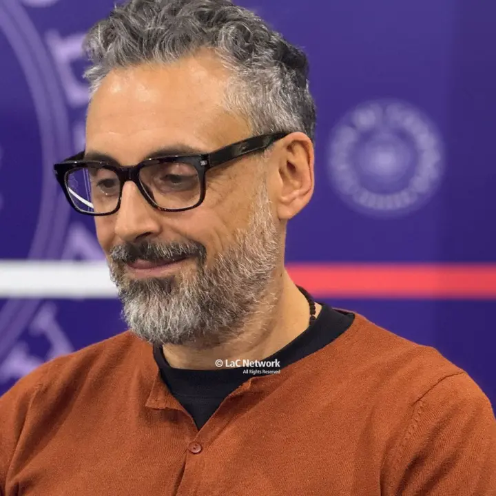 Cosenza saluterà il nuovo anno con Brunori: «Un ritorno bellissimo, sarà un concerto super divertente»\n