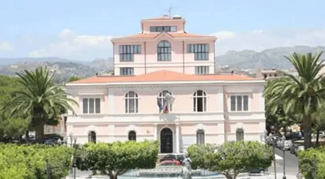 Siderno, finanziato al Liceo artistico: 1,5 milioni dal Ministero. L’Amministrazione: «Risultato frutto della collaborazione con la Metro City»\n