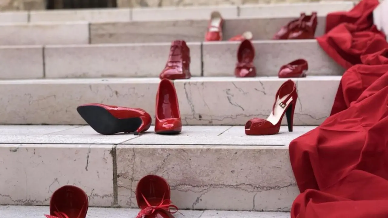 Donne,\u00A0il silenzio fa più male delle ferite: il coraggio di denunciare oltre il 25 novembre\n