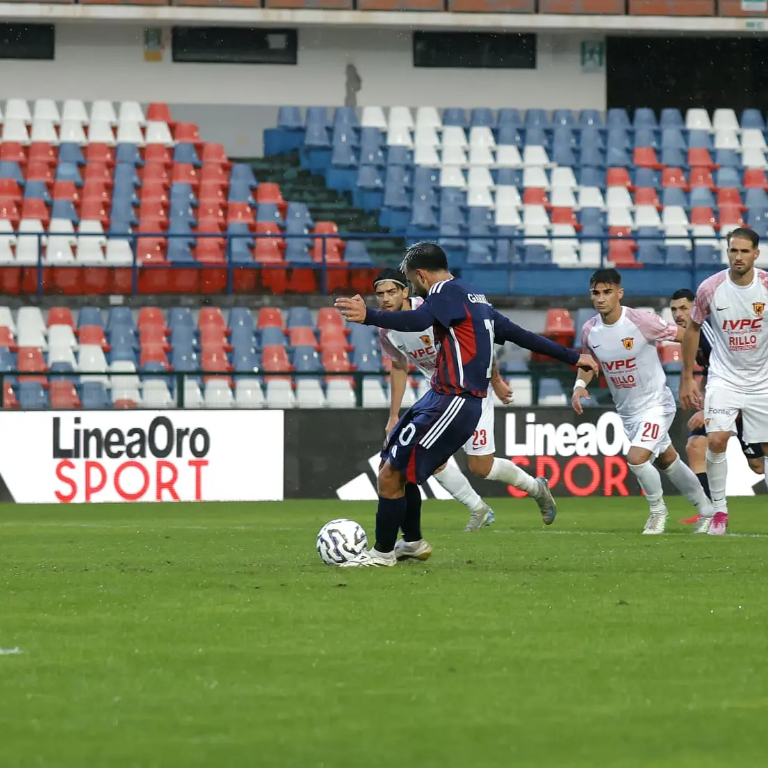 Cosenza, “amico” Scognamillo: quasi un anno dopo\u00A0ancora un rigore sotto la Nord\n