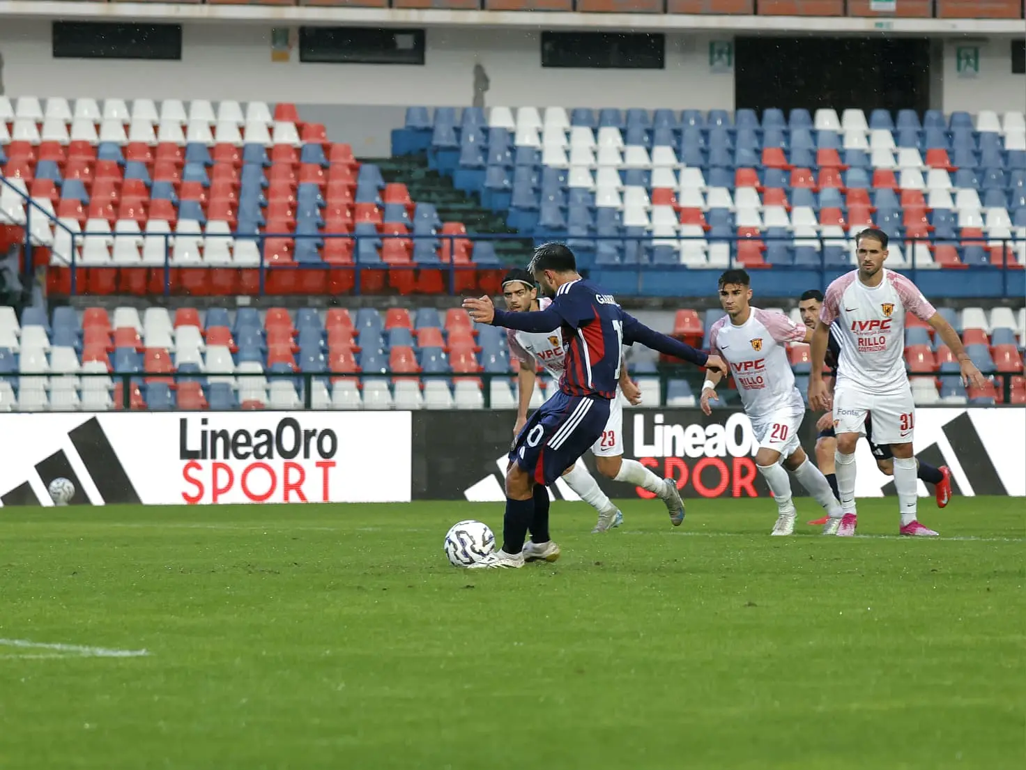 Cosenza, “amico” Scognamillo: quasi un anno dopo\u00A0ancora un rigore sotto la Nord\n