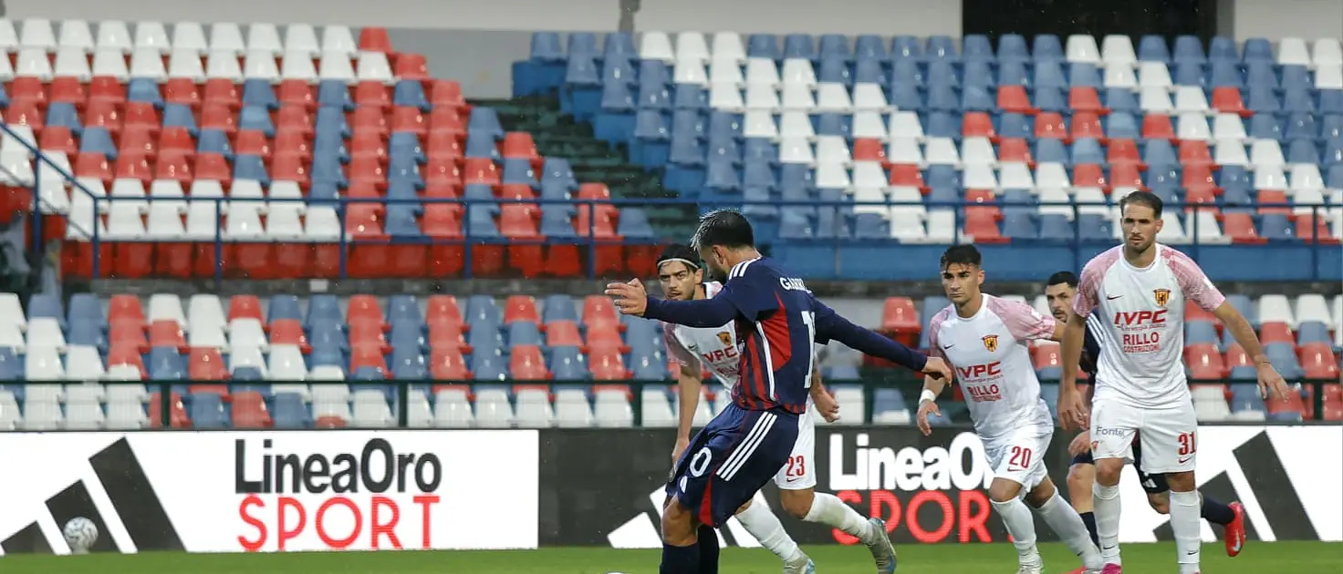 Cosenza, “amico” Scognamillo: quasi un anno dopo\u00A0ancora un rigore sotto la Nord\n