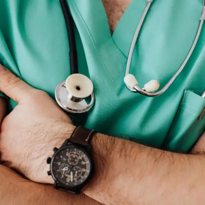 «Pensavo di avere un infarto ma il medico mi ha insultato anziché visitarmi»: la denuncia di un paziente a San Marco Argentano