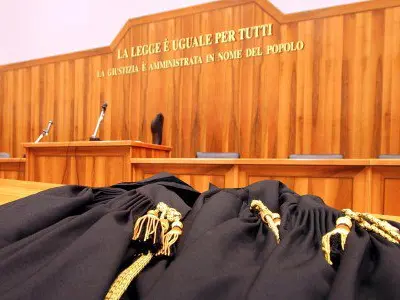Processo Athena 2, arrivano le condanne: smantellata la rete che proteggeva la latitanza di “Nino” Abbruzzese tra Calabria e Puglia | NOMI