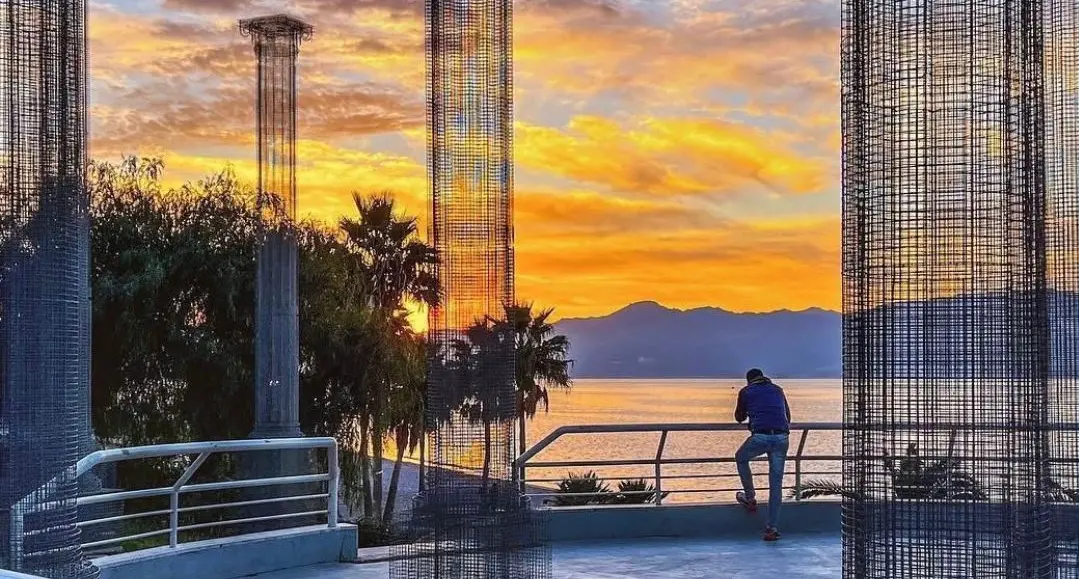 Tra le colonne del tempo\n