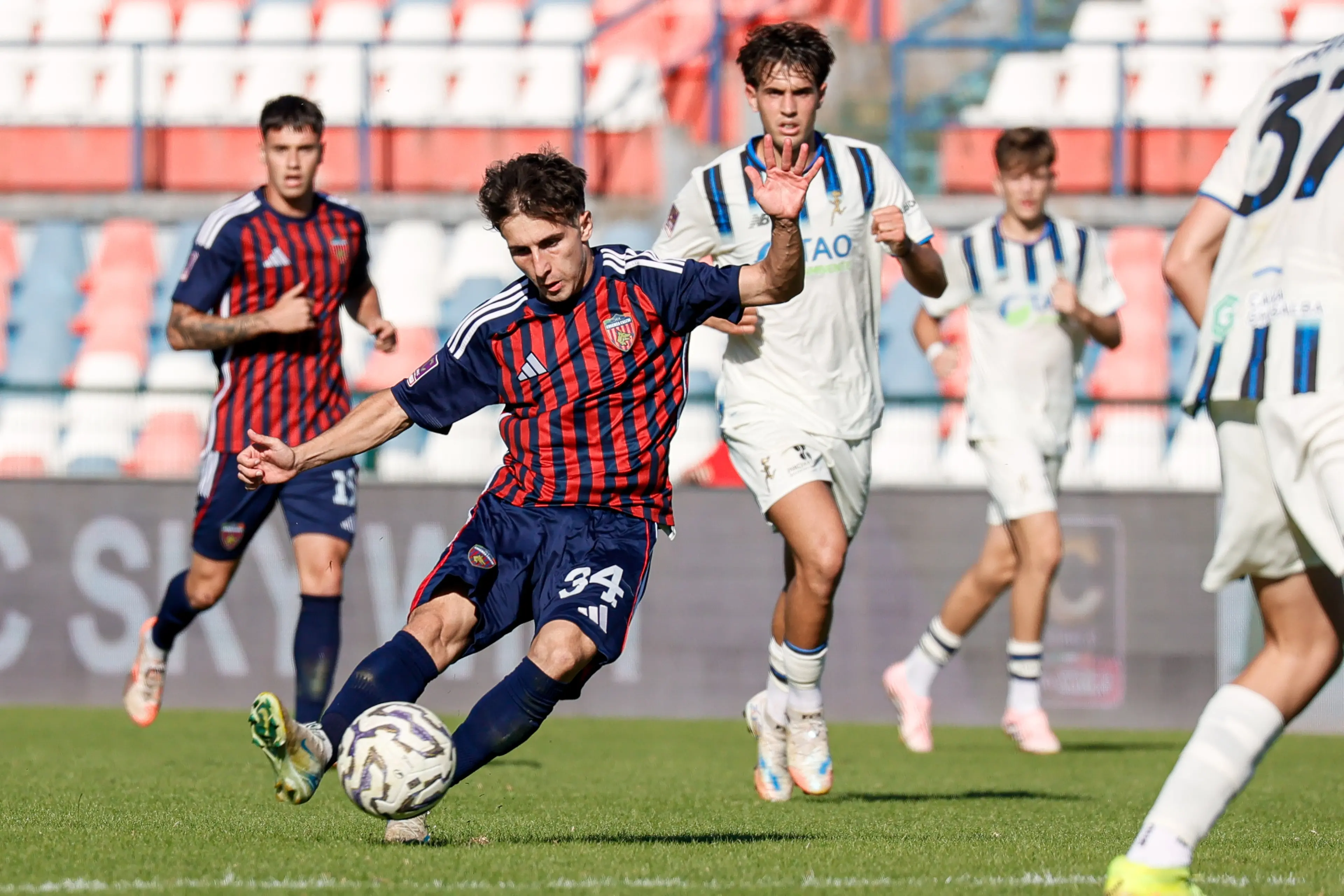 L’attaccante del Cosenza\u00A0 Florenzi a LaC: «Mister Buscè? Ha ricreato un gruppo, una vera famiglia»\n