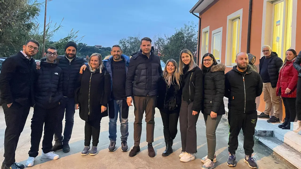 «Ve l’avevo detto che ci saremmo rivisti», Marco Martino sindaco di Capistrano per la terza volta a 35 anni\n