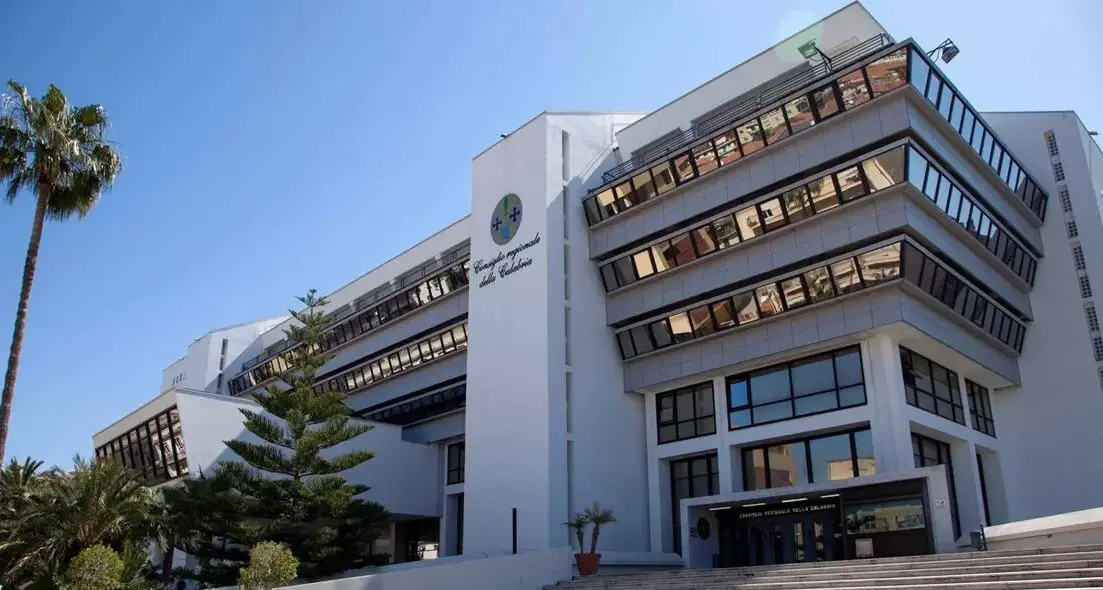 «Ci massacrano, tagliamo i costi ma non alla politica...»: così il centrodestra ha salvato legge e stipendi dei\u00A0sottosegretari