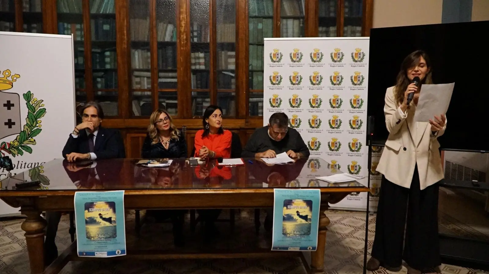 Scampoli di luce, tra emozione e coraggio i versi della Pirilli brillano a palazzo Alvaro\n