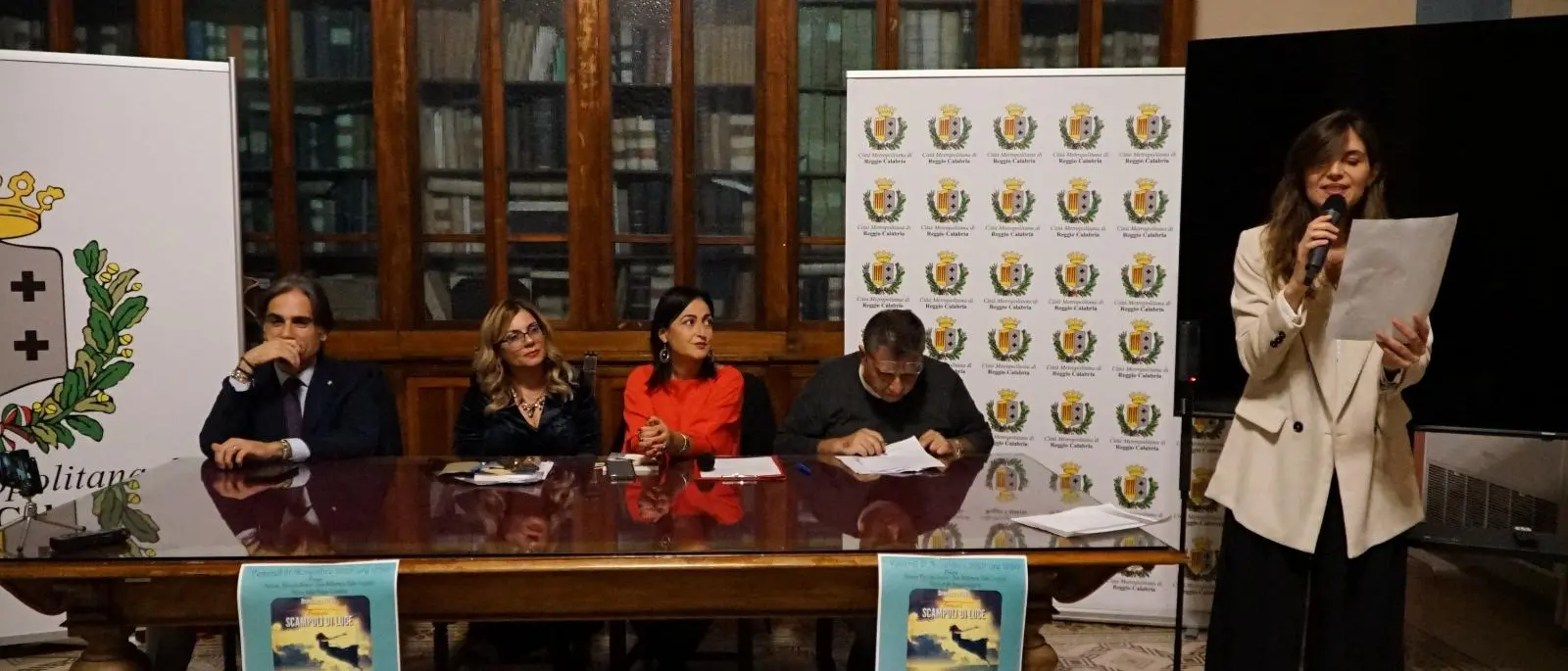 Scampoli di luce, tra emozione e coraggio i versi della Pirilli brillano a palazzo Alvaro\n