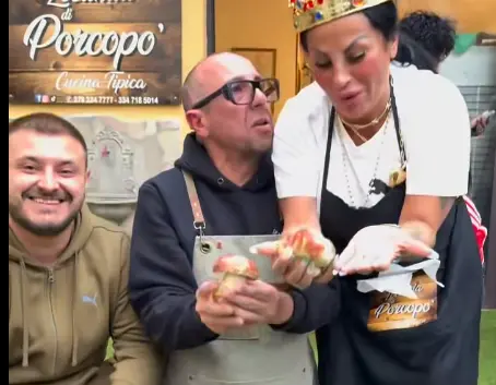 Rita De\u202FCrescenzo ospite in una locanda cosentina: tra funghi e reel