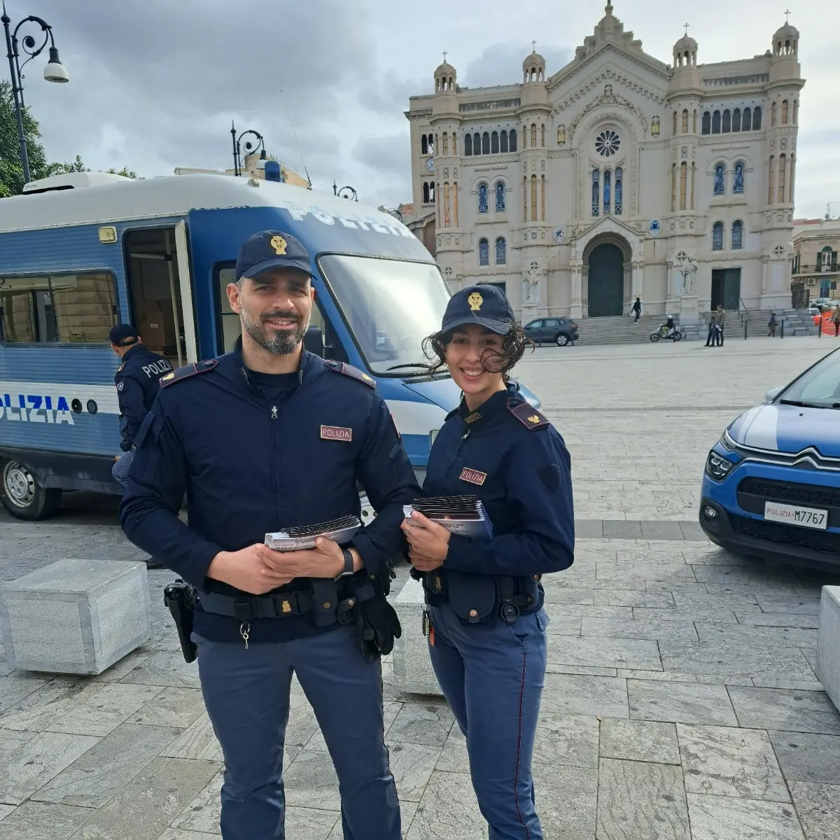 Reggio,\u00A0la Polizia di Stato in Piazza Duomo per la Giornata contro la violenza di genere\n