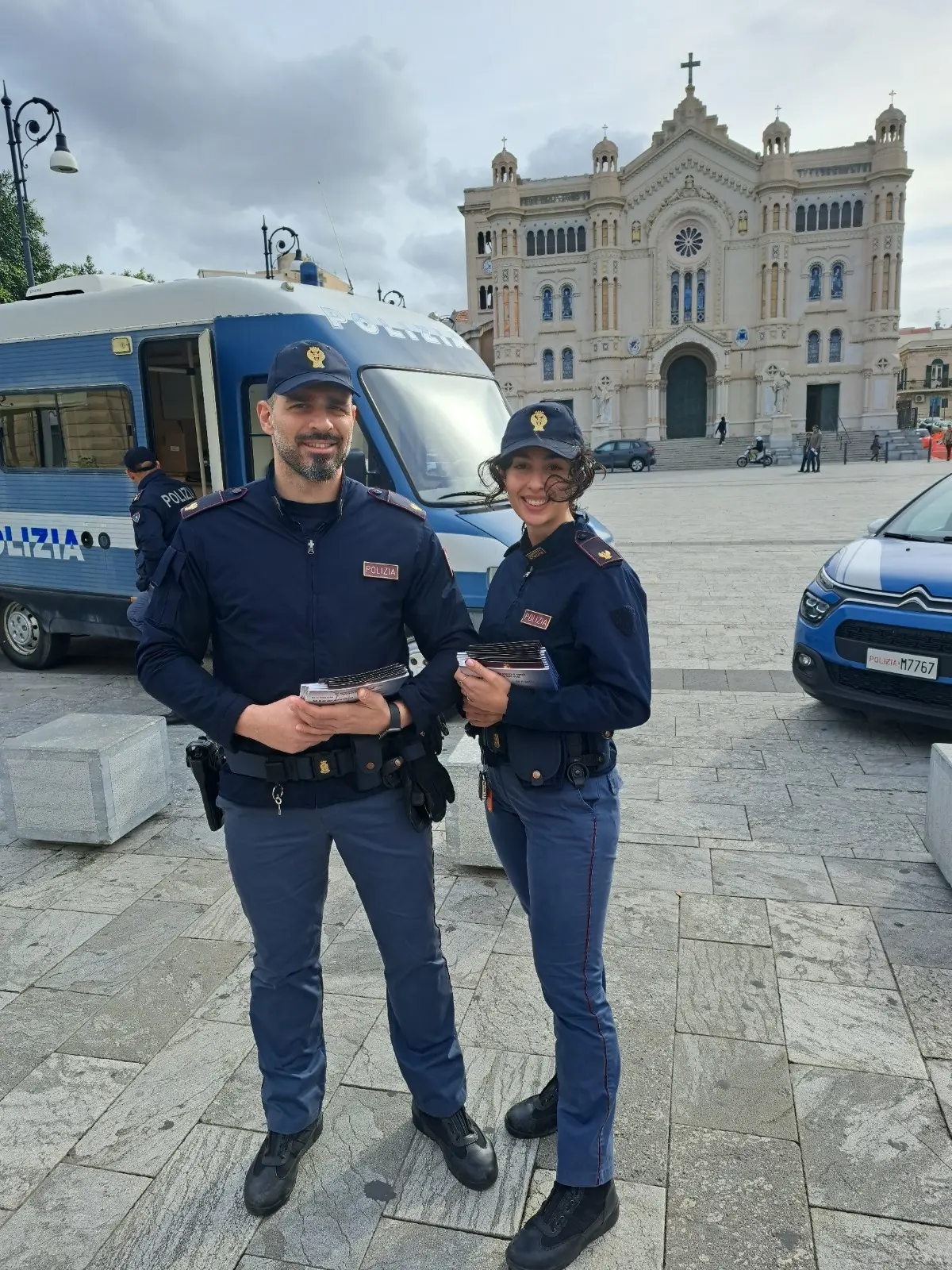 Reggio,\u00A0la Polizia di Stato in Piazza Duomo per la Giornata contro la violenza di genere\n