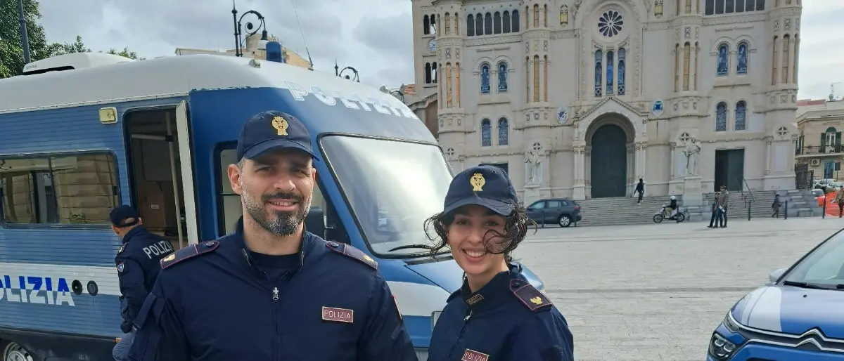 Reggio,\u00A0la Polizia di Stato in Piazza Duomo per la Giornata contro la violenza di genere\n