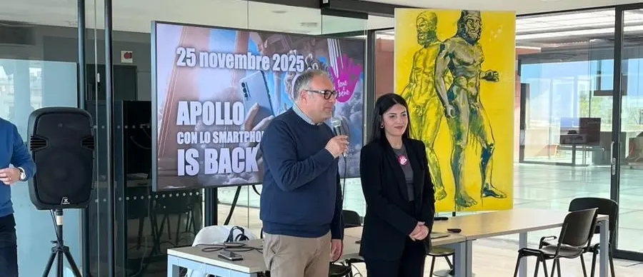 Reggio, al via al\u00A0progetto \"Apollo con lo smartphone o Persefone influencer? Cambiamo il presente con l’intelligenza digitale”\n