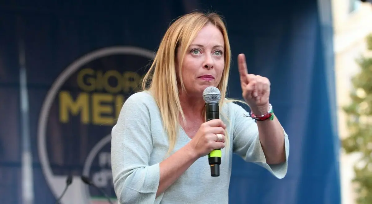 La legge elettorale diventa il terreno dello scontro finale: il governo accelera sul proporzionale mentre l’opposizione denuncia “trappole per il 2027”\n