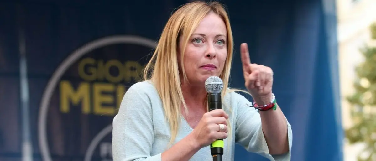 La legge elettorale diventa il terreno dello scontro finale: il governo accelera sul proporzionale mentre l’opposizione denuncia “trappole per il 2027”\n