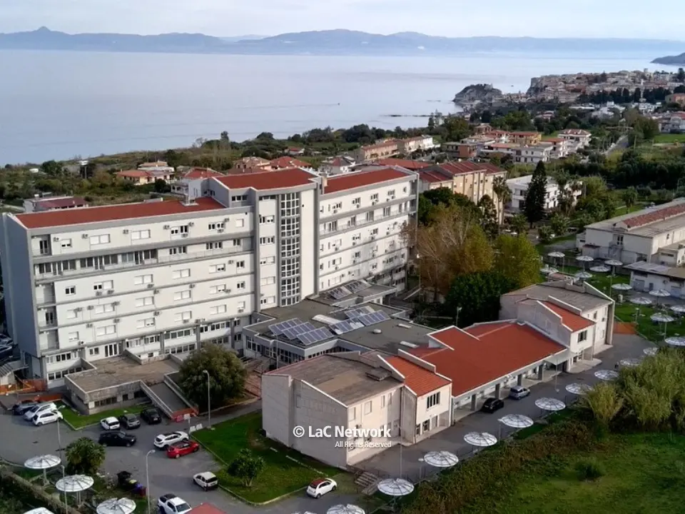 Ospedale di Tropea, il mistero del bando per anestesisti e dei reparti fantasma presenti solo sulla carta