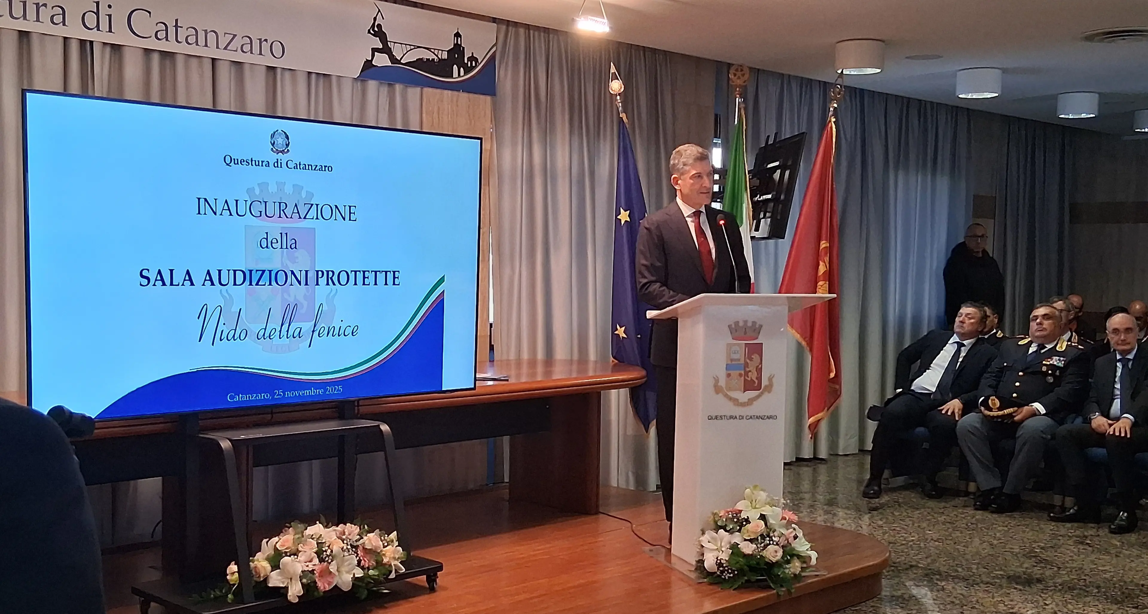 «Un indice positivo di rinnovamento culturale»:\u00A0inaugurata a Catanzaro la sala d'ascolto \"Il Nido della Fenice\". Le parole del Capo della Polizia Vittorio Pisani sul coraggio di denunciare\n\n\n