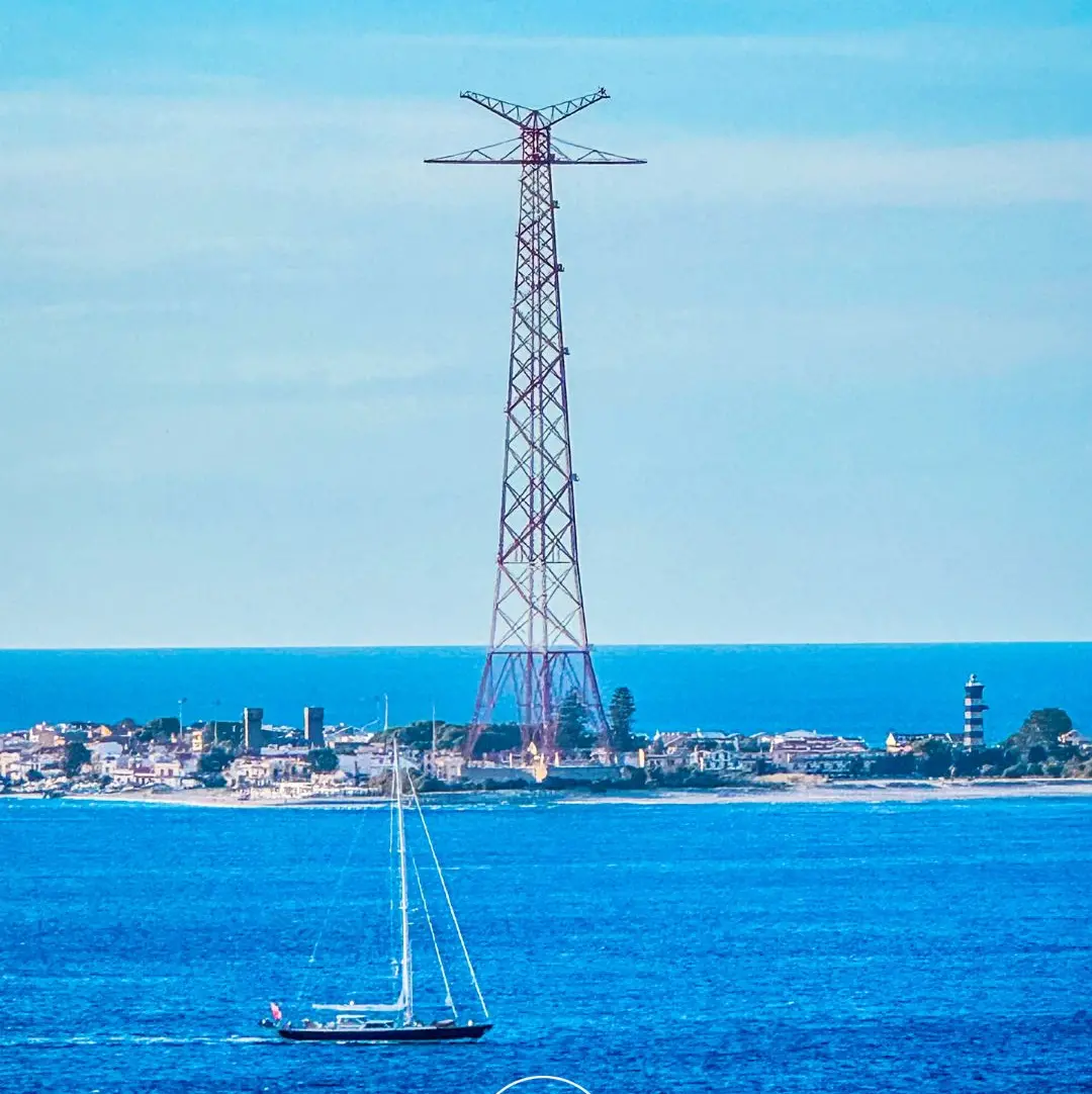 Verso la Sicilia, cullati dal blu\n
