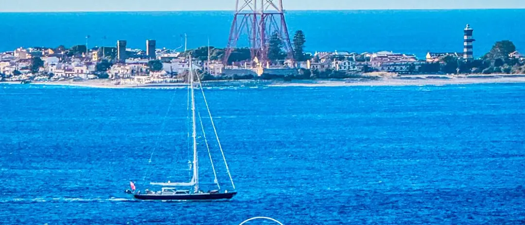 Verso la Sicilia, cullati dal blu\n