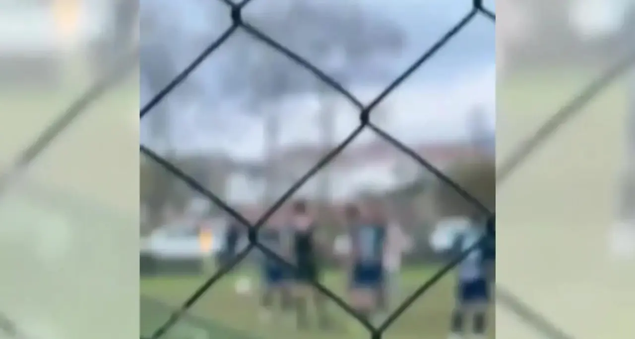 Aggressione all’arbitro 17enne nel Vibonese, la società sportiva: «Sospensione immediata per il nostro giocatore»