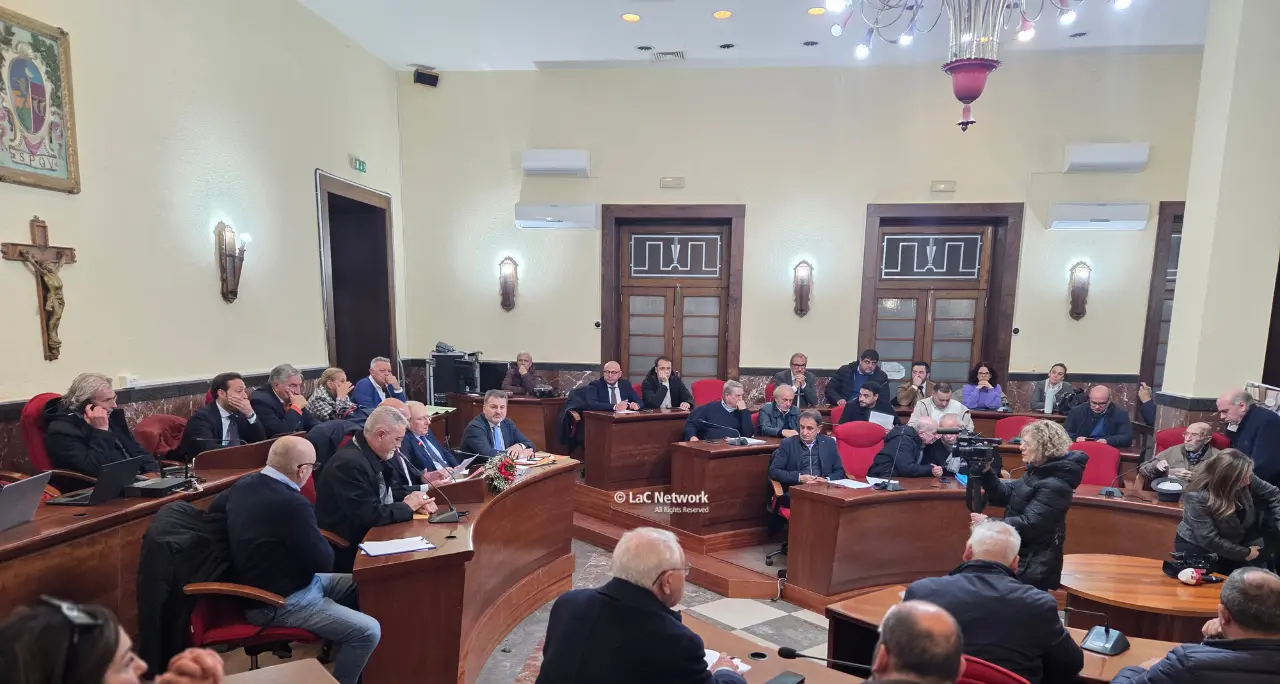 Sanità vibonese, esplode la protesta dei sindaci e Romeo suona la carica: «Andiamo tutti da Occhiuto»\n