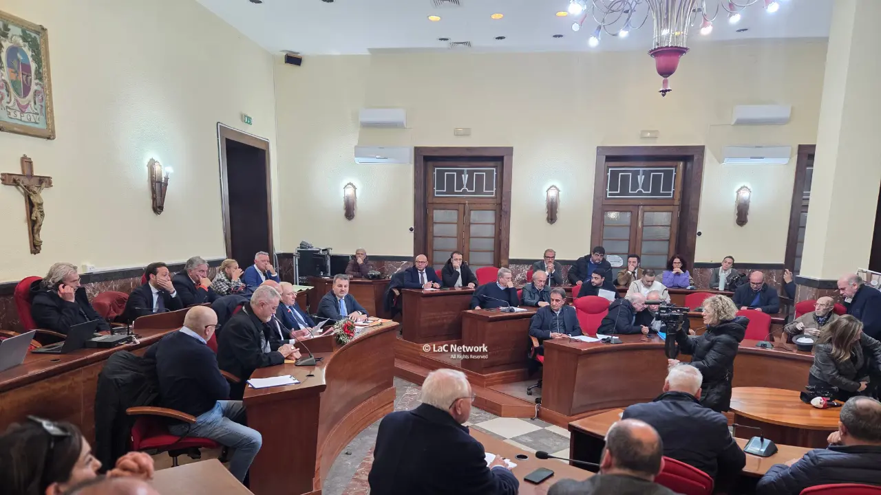 Sanità vibonese, esplode la protesta dei sindaci e Romeo suona la carica: «Andiamo tutti da Occhiuto»\n