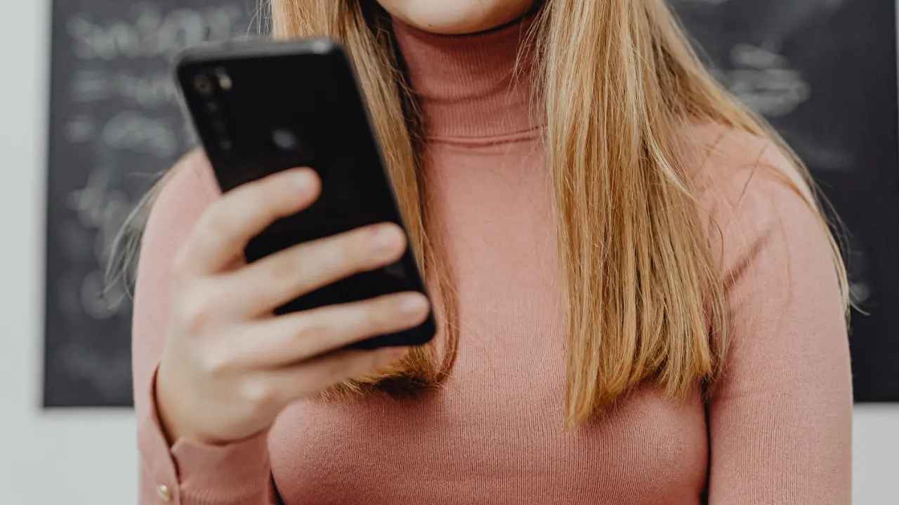 Chiedeva soldi per non diffondere online un video hot: arrestata una donna a Reggio Calabria