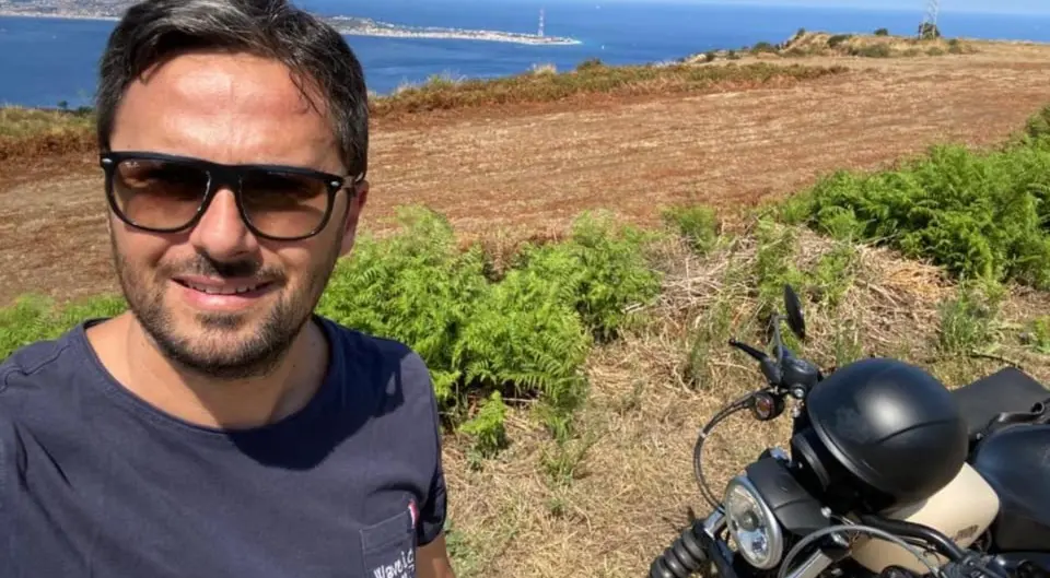 Scilla ricorda Pietro Bellantoni:\u00A0una targa e un ulivo in memoria del giornalista scomparso due anni fa