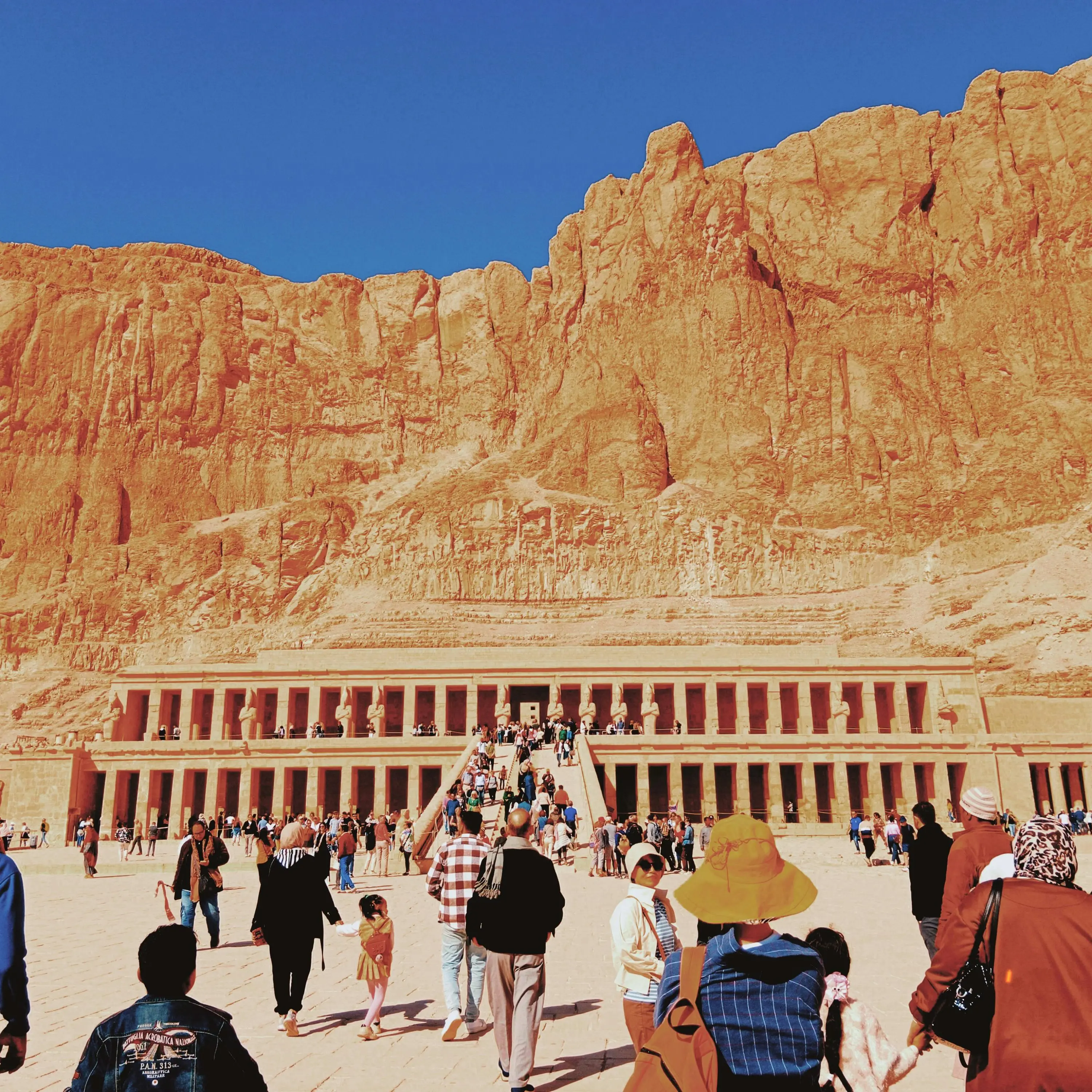 Sei miliardi di dollari per hotel, resort e infrastrutture: gli Emirati Arabi spingono sulla conquista turistica dell’Africa\n