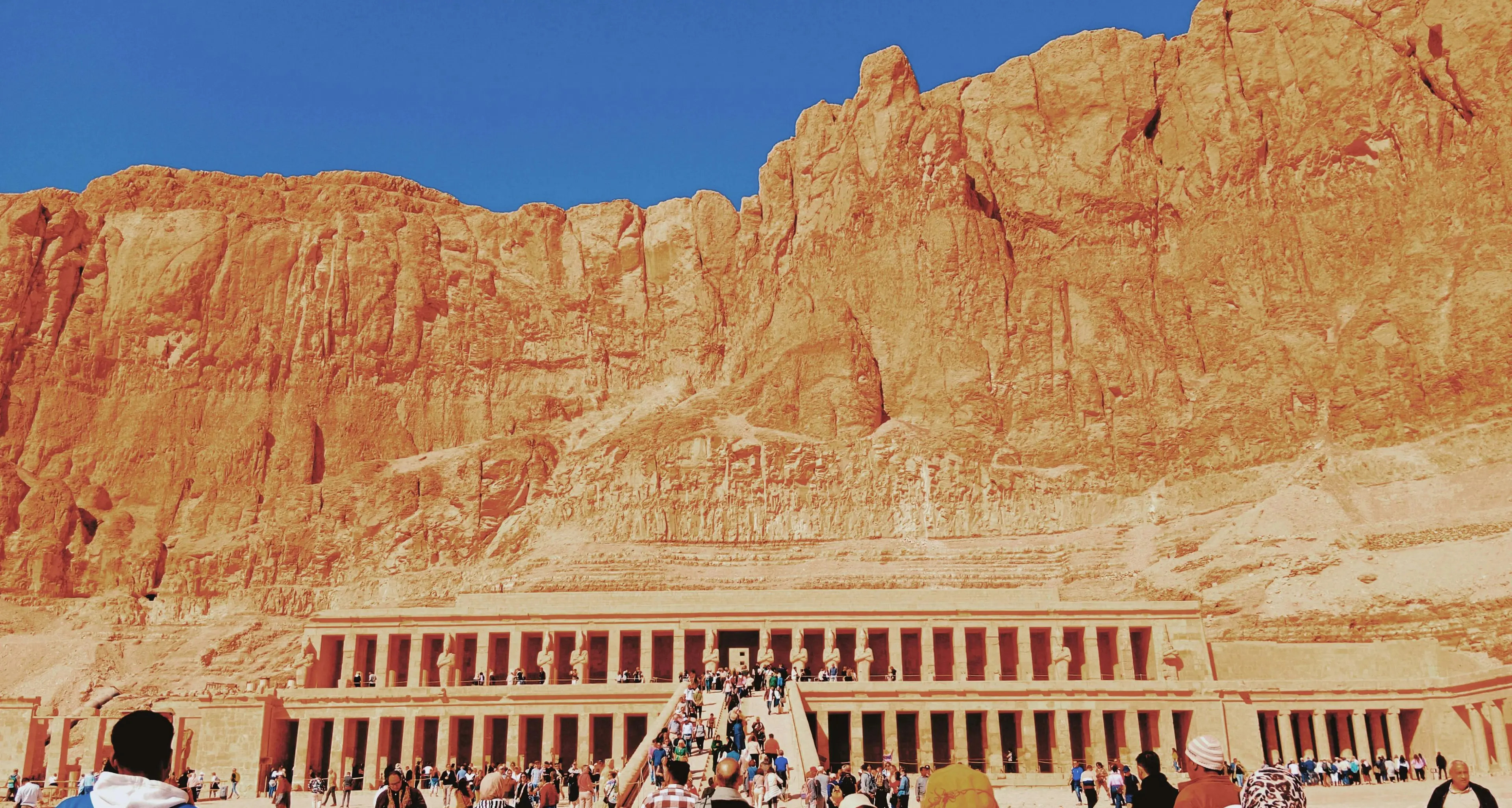 Sei miliardi di dollari per hotel, resort e infrastrutture: gli Emirati Arabi spingono sulla conquista turistica dell’Africa\n