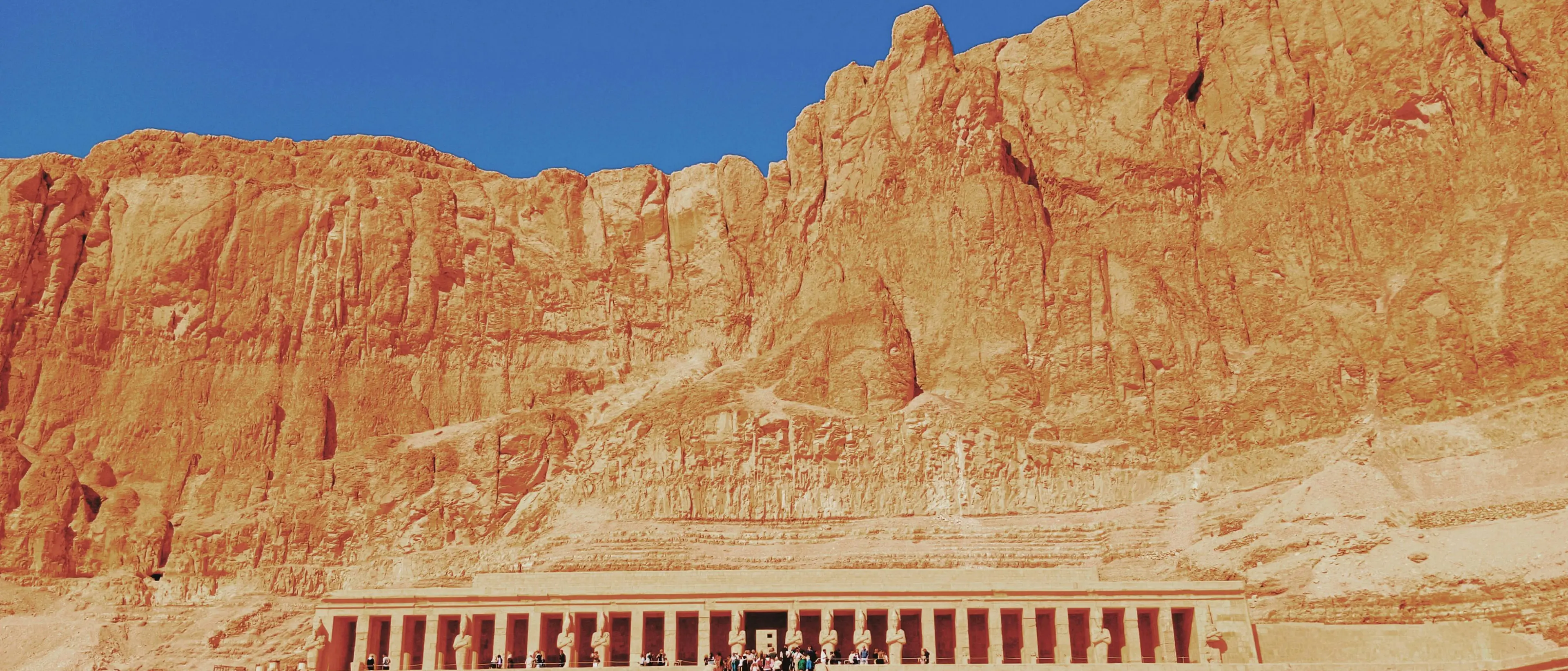 Sei miliardi di dollari per hotel, resort e infrastrutture: gli Emirati Arabi spingono sulla conquista turistica dell’Africa\n