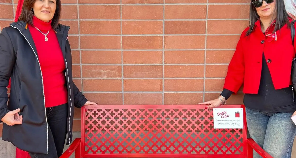 La Cgil\u00A0Calabria contro la violenza sulle donne: inaugurata a Catanzaro la panchina rossa\n
