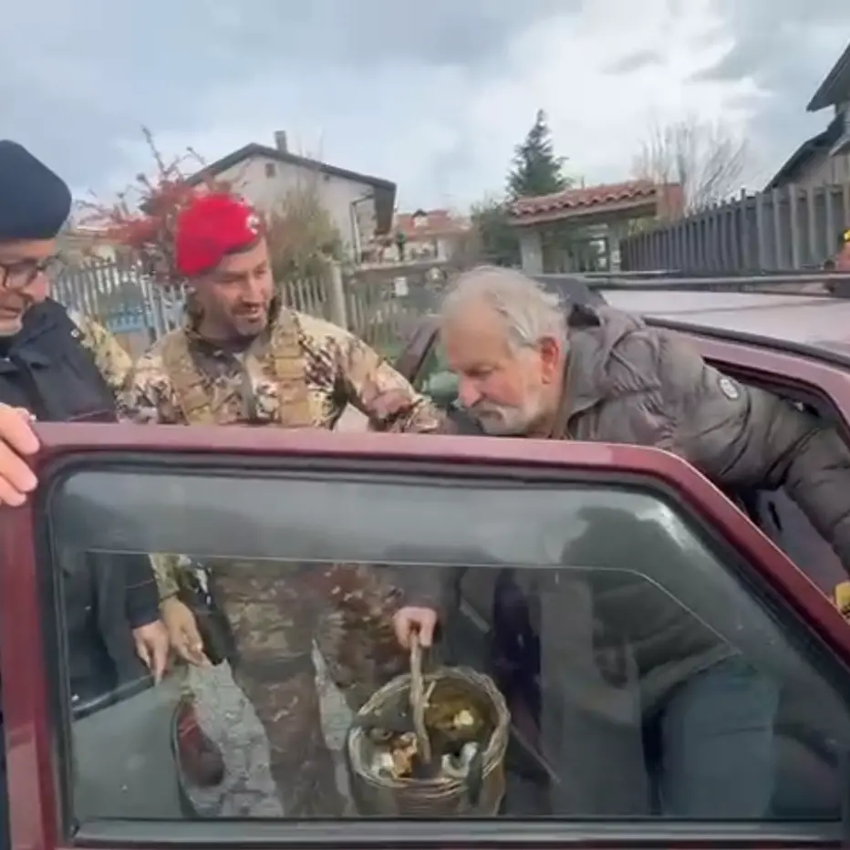 Ritrovato\u00A0l’anziano disperso nei boschi del Catanzarese: «Sono caduto\u00A0diverse volte ma non ho mollato\u00A0il cestino con i funghi»\n