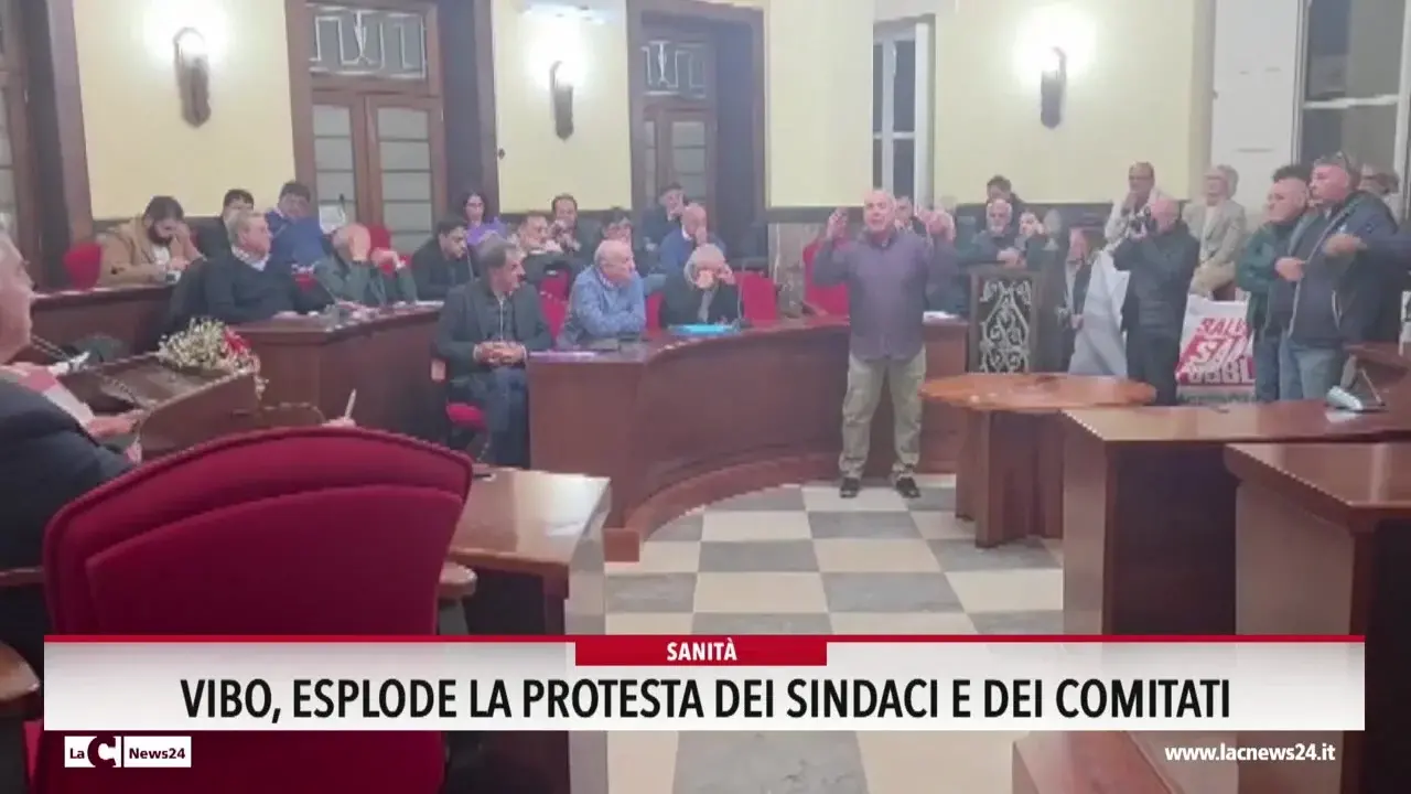 Vibo, esplode la protesta dei sindaci e dei comitati