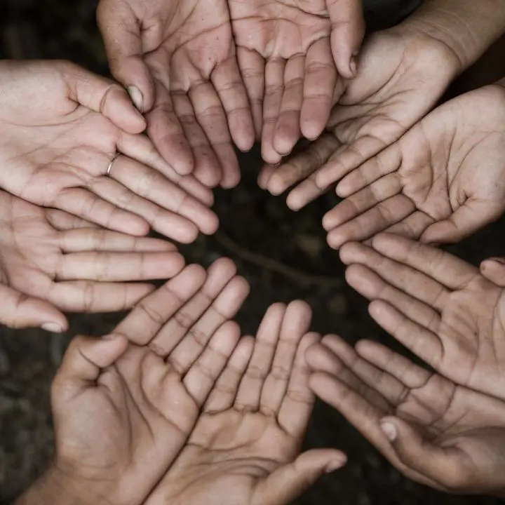 Regione Calabria, via libera al “Piano 2024–2026 contro la povertà”: oltre 79 milioni per rafforzare servizi e inclusione\n