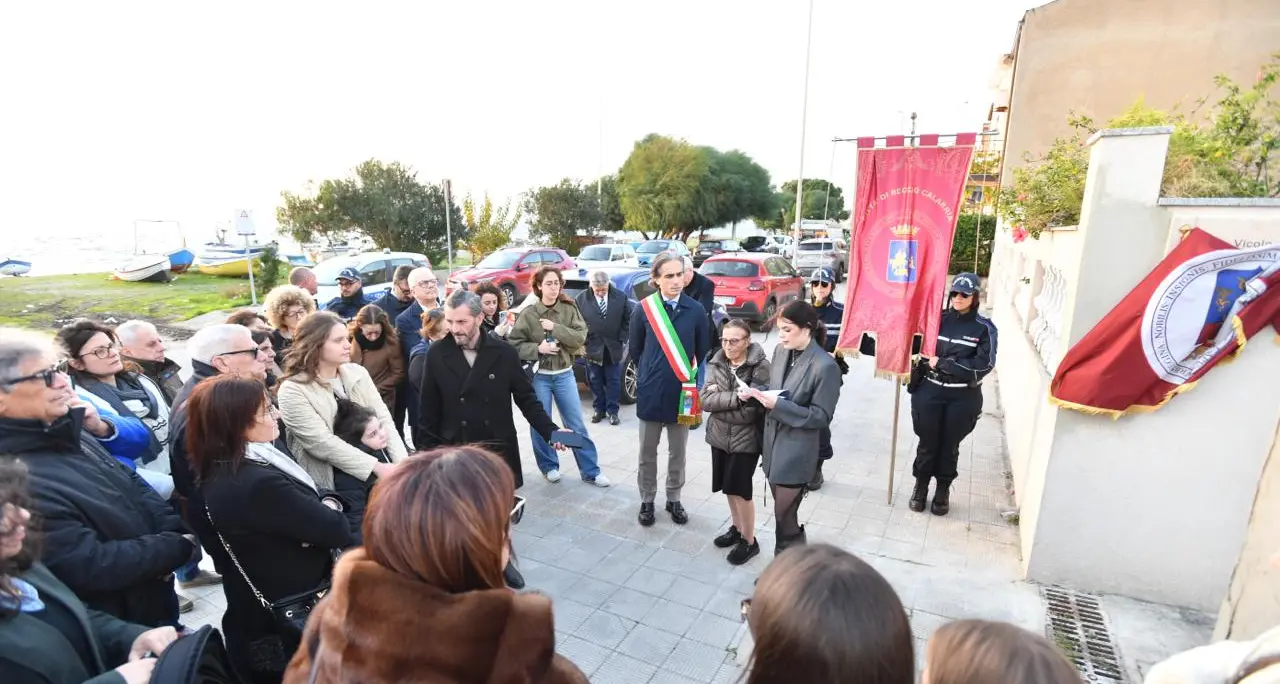 La comunità di Gallico ricorda la figura del giovane medico Carlo Pontorieri, scomparso prematuramente,dedicandogli una via\n