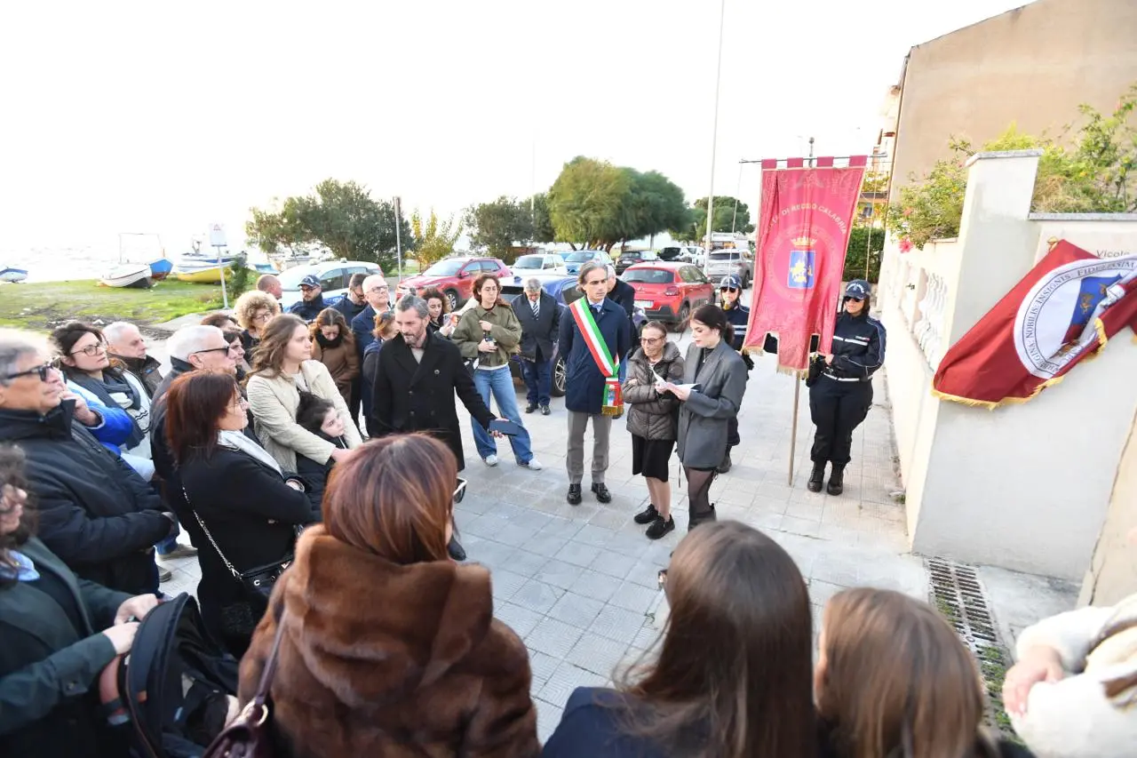 La comunità di Gallico ricorda la figura del giovane medico Carlo Pontorieri, scomparso prematuramente,dedicandogli una via\n