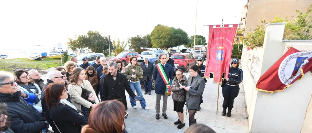 La comunità di Gallico ricorda la figura del giovane medico Carlo Pontorieri, scomparso prematuramente,dedicandogli una via\n