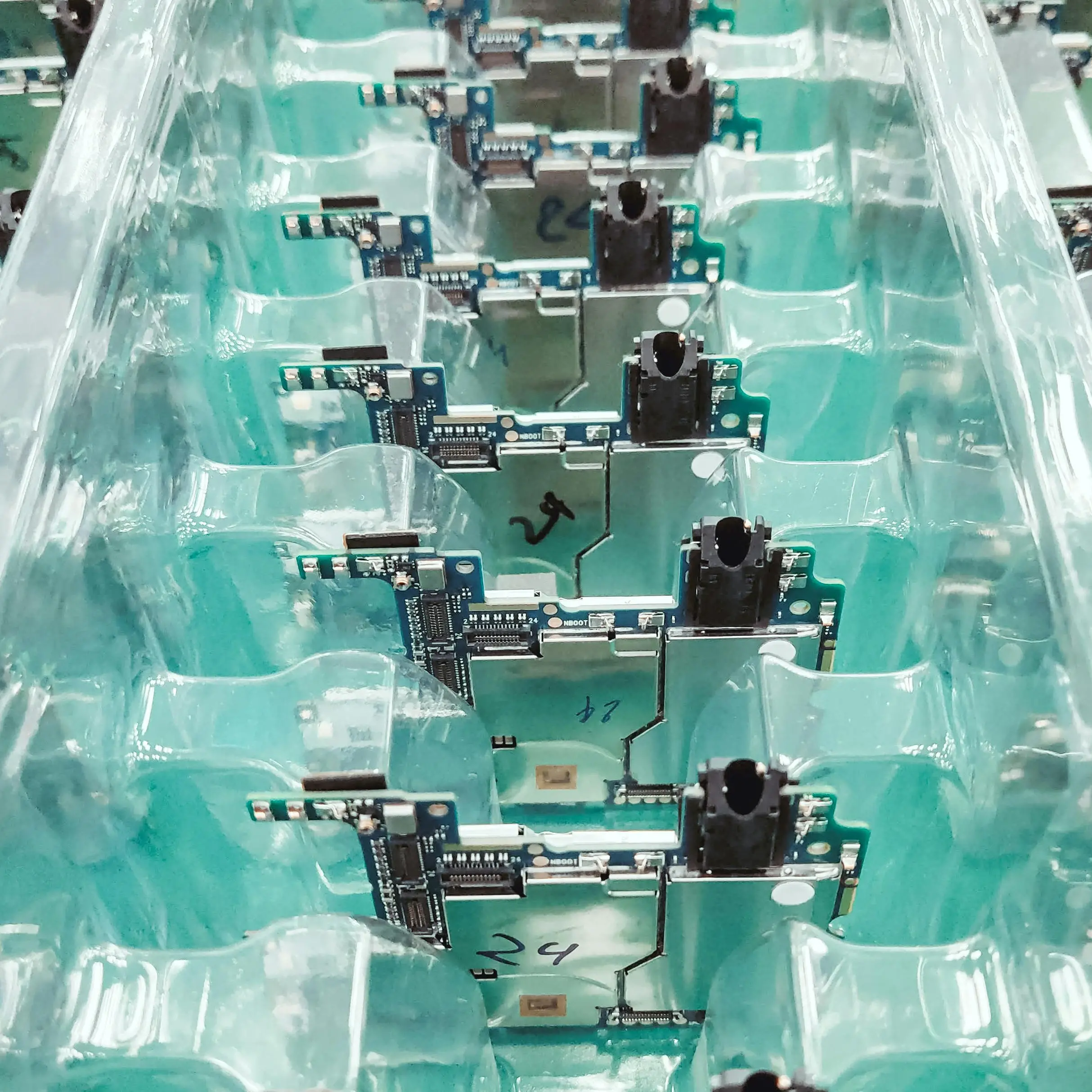 La caccia ai chip di memoria per l’IA spinge verso l’alto i prezzi di telefonini e pc\n