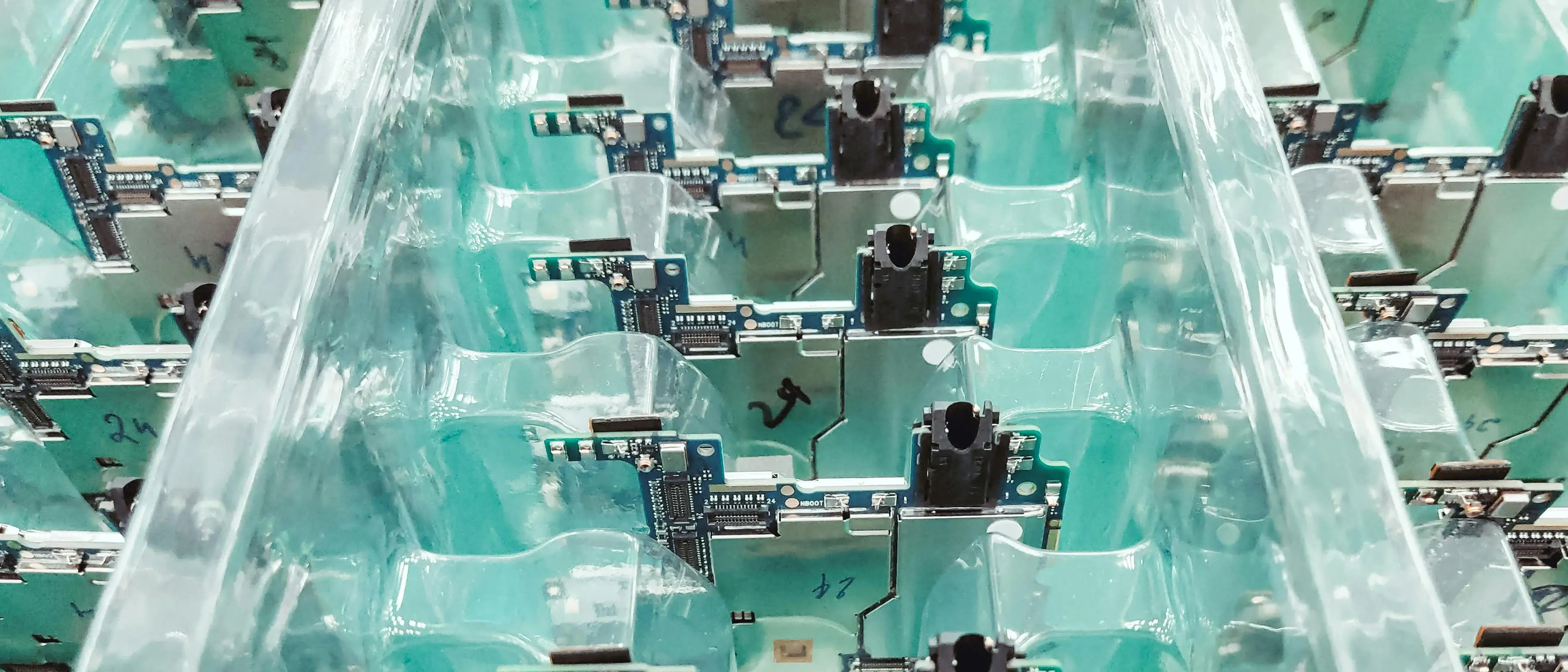 La caccia ai chip di memoria per l’IA spinge verso l’alto i prezzi di telefonini e pc\n