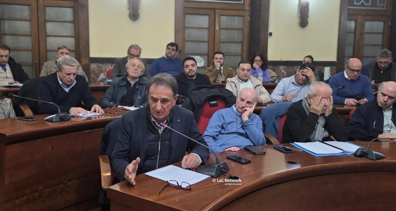 Futuro incerto per gli ospedali di Serra e Tropea, i sindaci Barillari e Porcelli (Drapia) incalzano l’Asp: «Vogliamo garanzie»\n