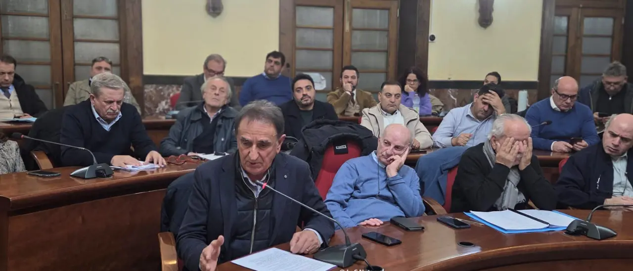 Futuro incerto per gli ospedali di Serra e Tropea, i sindaci Barillari e Porcelli (Drapia) incalzano l’Asp: «Vogliamo garanzie»\n