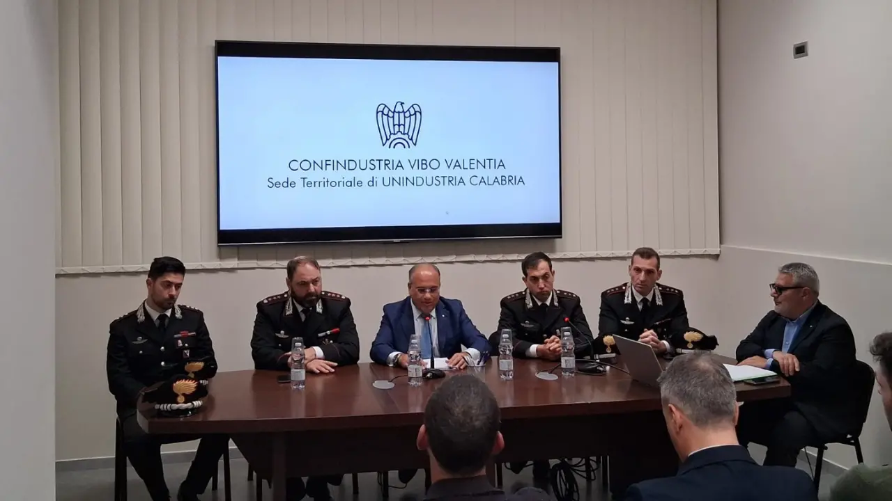Carabinieri e imprenditori di Vibo uniti per la legalità, il comandante provinciale Parillo: «Fidatevi di noi»\n